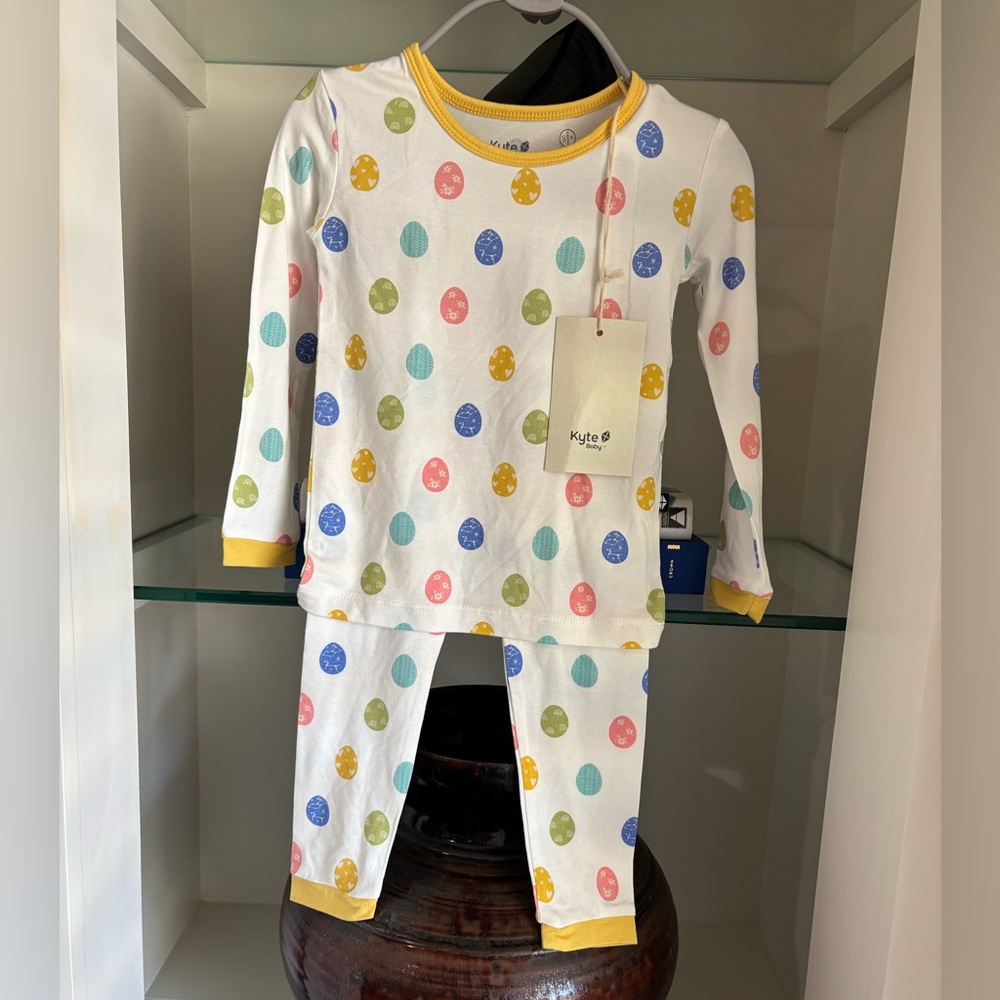 Kyte BABY Multicolor Egg Print Kids Pajama Set